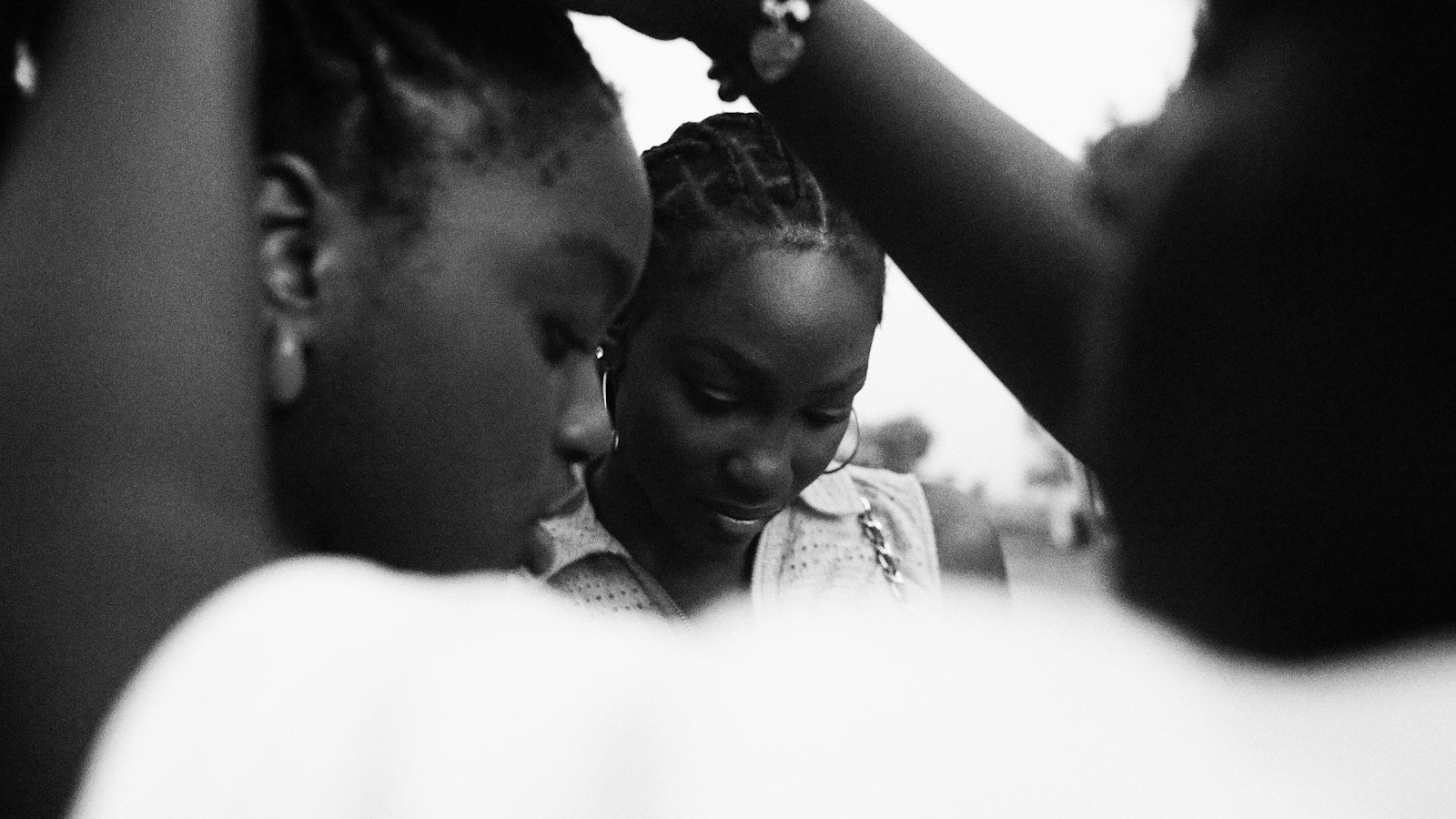 Resilience for entrepreneurs: Three women looking down together outdoors