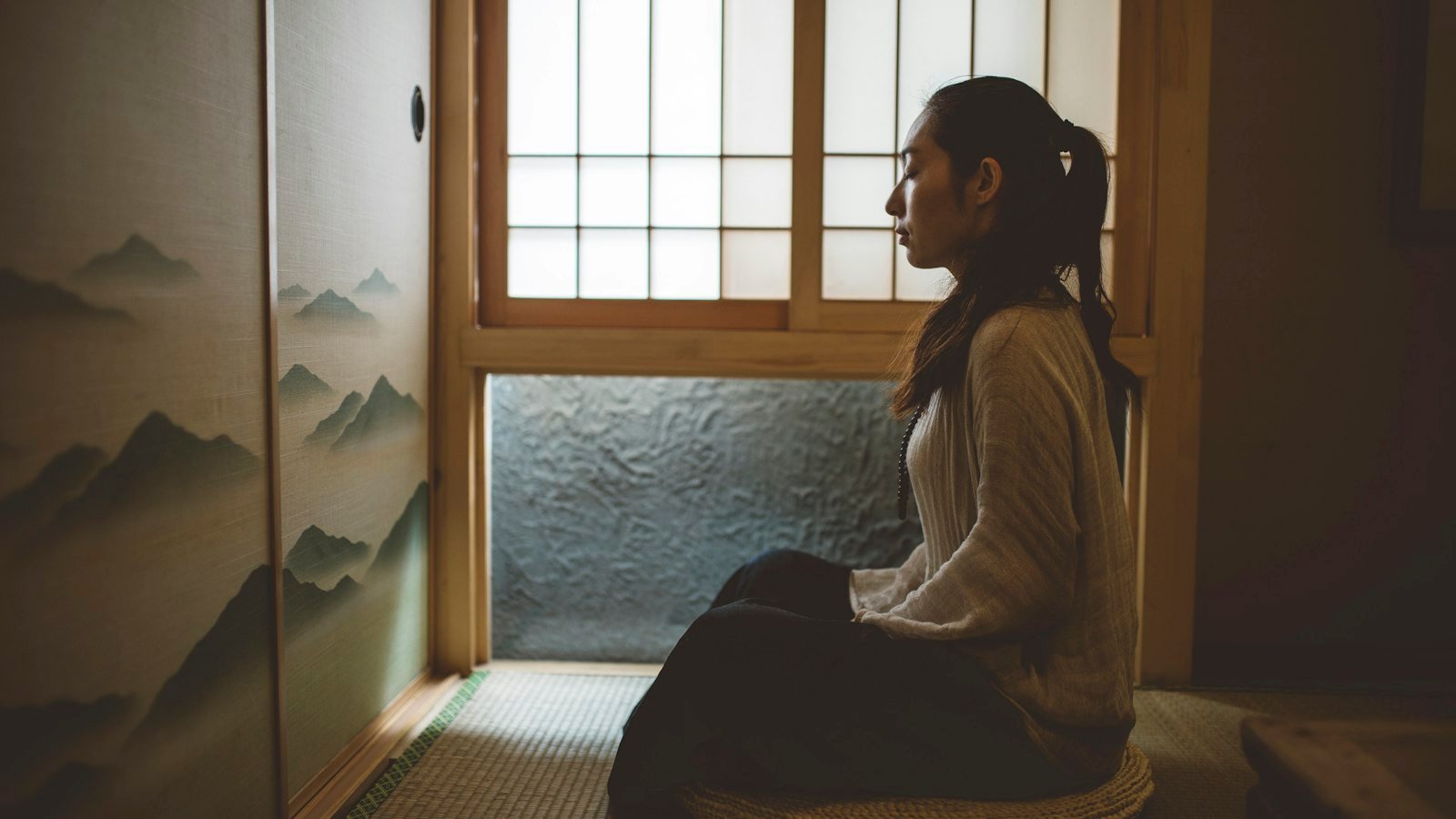 Walking meetings: woman sitting on floor near window