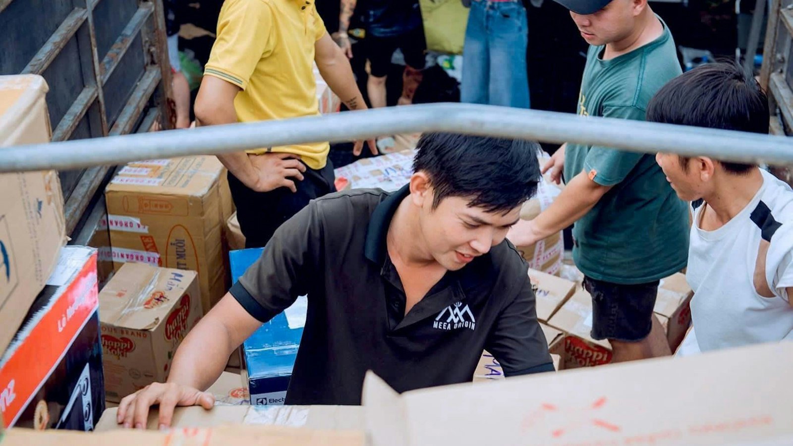 What is a distributorship: A group of people loading cardboard boxes into the back of a truck
